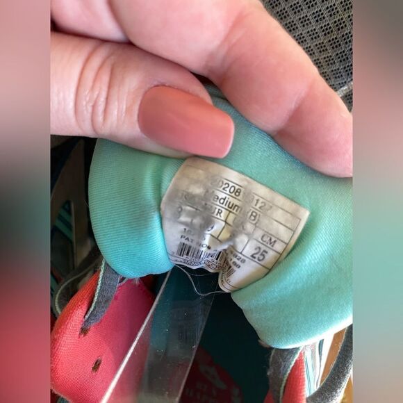 Brooks - Picture 6 of 6